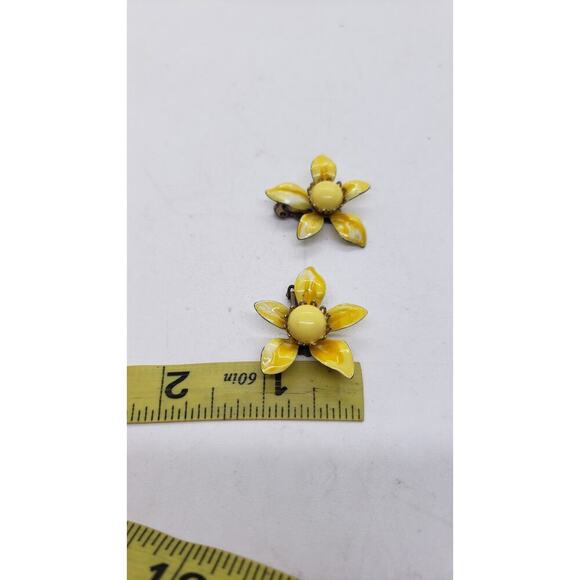 Vintage Earrings Yellow Daisy Flower Enamel 1950s Clip on - Picture 5 of 7
